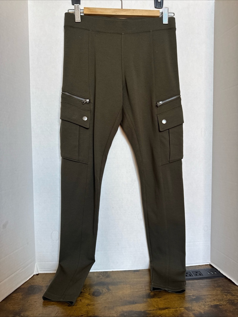 Express Women’s Cargo Leggings Size Small Mid-Rise Olive Green NEW No Tags